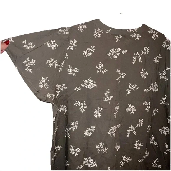 Lane Bryant Size 18 NWT Olive Green Floral Button Front Blouse - Picture 5 of 9